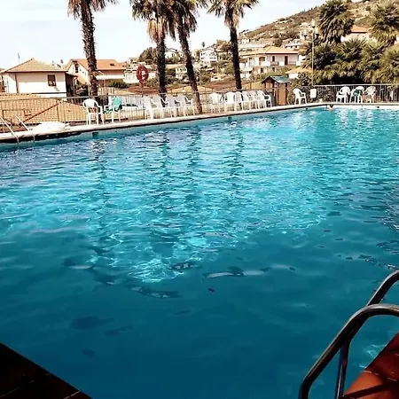 Apartment Vista Mare Mozzafiato Con Piscina, Campi Da Tennis *