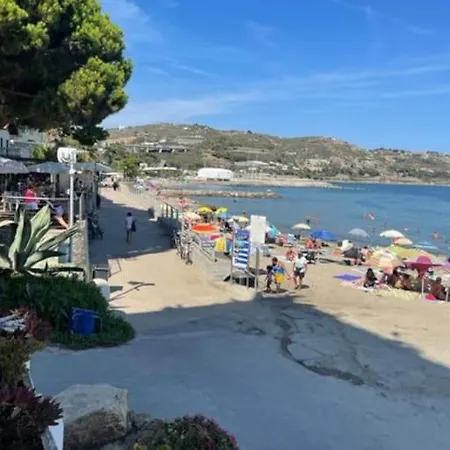 Vista Mare Mozzafiato Con Piscina, Campi Da Tennis Costarainera